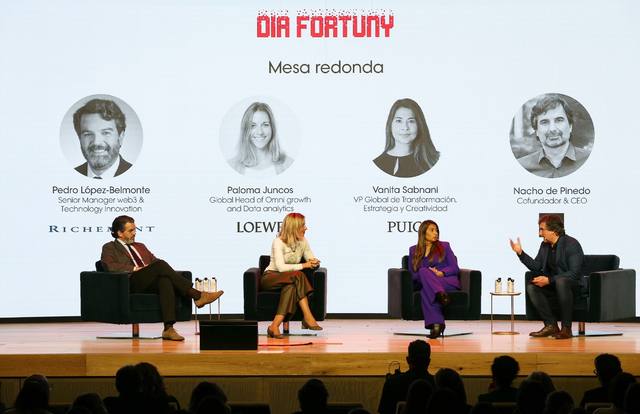 Pedro Lopez-Belmonte as panelist in 'IA generativa y lujo: una nueva era de innovación' at Círculo Fortuny 2024, Madrid, with Paloma Juncos (Head of Omnichannel Growth & Data, Loewe), Vanita Sabnani (VP of Transformation, Strategy & Creativity, Grupo Puig), and Nacho de Pinedo (Co-founder & CEO, ISDI)